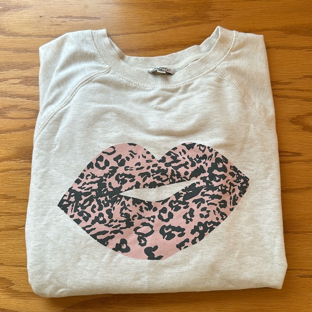 Wildfox crewneck cheetah print lips